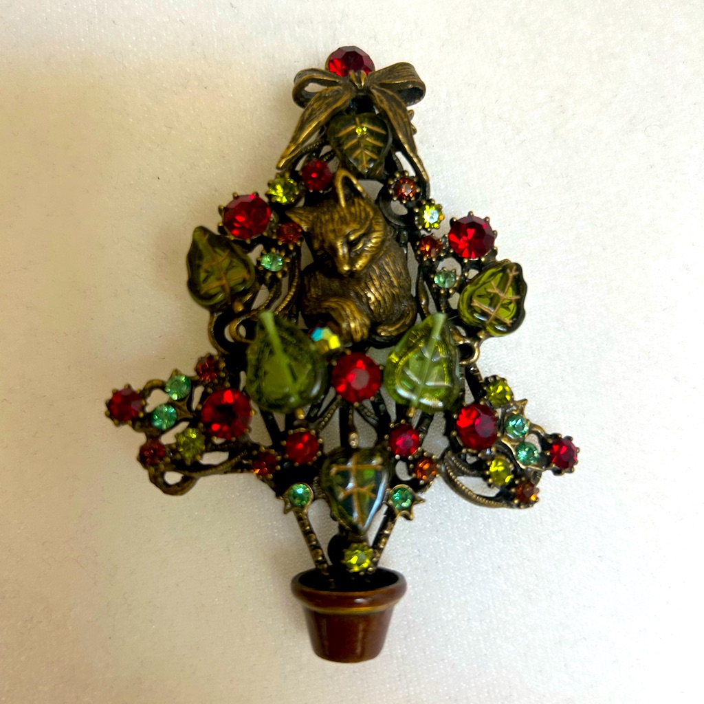 Sweet Romance Cat Christmas Brooch Pin